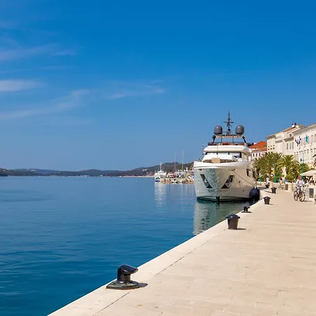 Artatore-2 By Interhome